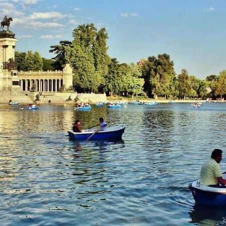 Por Los Pasos De Goya, Parque Retiro Madrid Exterior foto