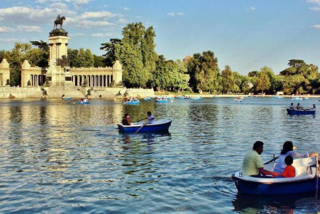 Por Los Pasos De Goya, Parque Retiro Madrid Exterior foto